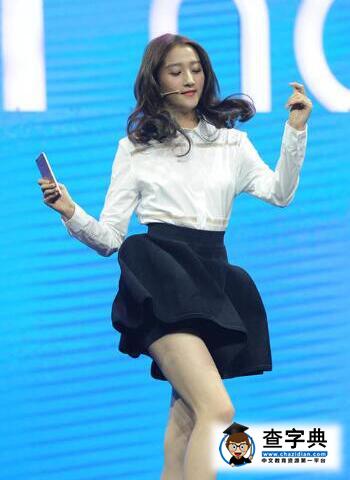 張藝興豹紋裝亮相 回應暈倒：事情太多忘記睡覺2