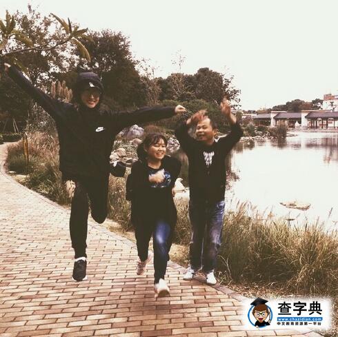 開心的飛起來了？劉亦菲遇到啥喜事1