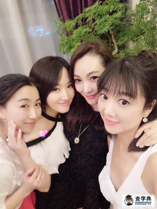 45歲楊鈺瑩的閨蜜也都是美女！個個白皙嬌嫩似少女1