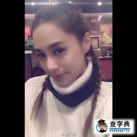 鐘欣潼阿嬌微博曬賣萌自拍 網友評論年年逆生長1