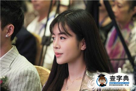 趙多娜現身《翻滾吧姐妹》發布會 優雅短裙分外奪目1