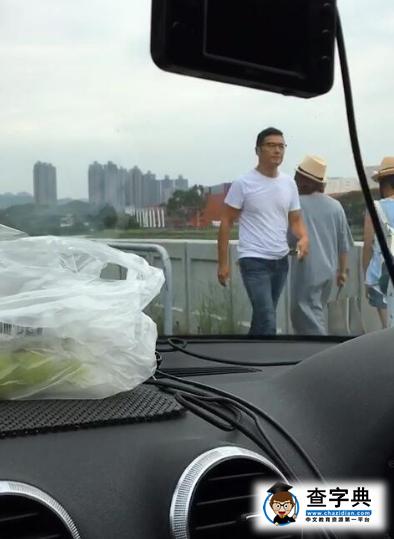 58歲苗僑偉一副熱心腸 指揮交通疏解擁堵被贊2
