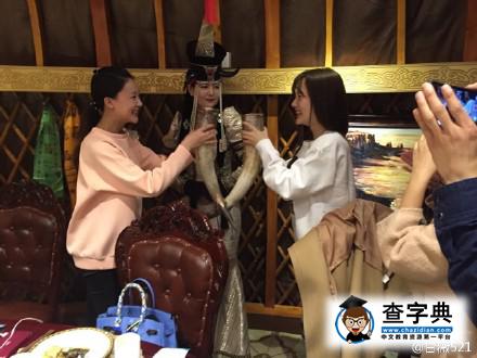 李小璐與甘薇聚會敬酒 下巴出賣了自己3