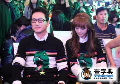 鄭爽陪生病外婆散步 家族曝光父母都是高顏值2