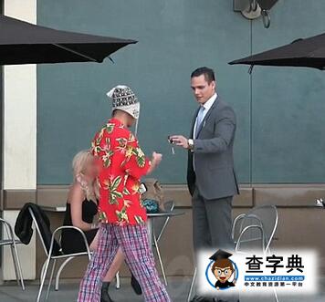 好戲！美亞裔男子惡搞拜金女引熱議 ：該女子“膚淺”2