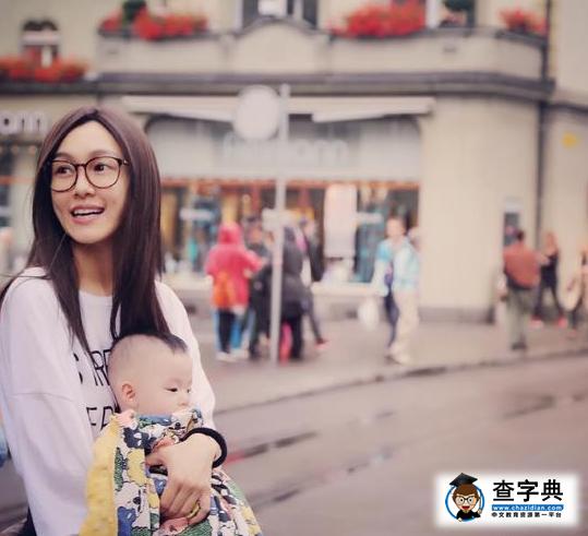 范瑋琪與黑人度假 單手抱子引吐槽：孩子要掉了1