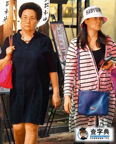 伊能靜陪婆婆逛街買買買 素顏一下老了好幾歲1
