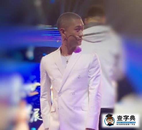 曹云金染白發剪寸頭心情大好不受與郭德綱罵戰影響1