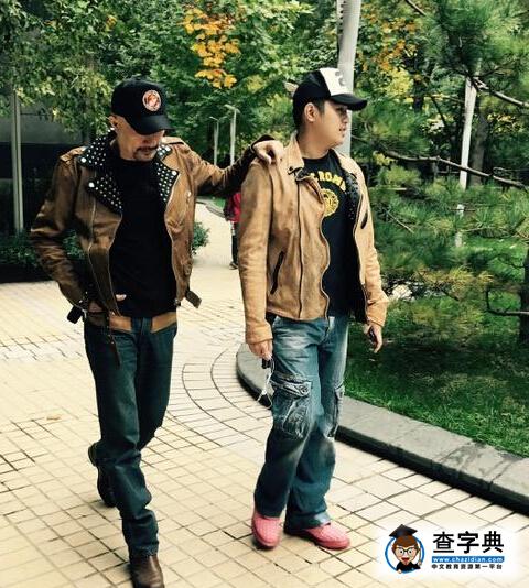 “豹子頭”徐錦江曬與兒子合影，16歲就長這么高了！1