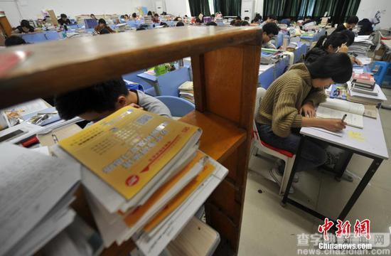 福州2017考研大軍緊張備戰 本周末開考3