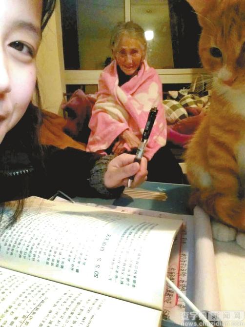 帶著93歲奶奶上大學 四川孝心女孩感動無數人2