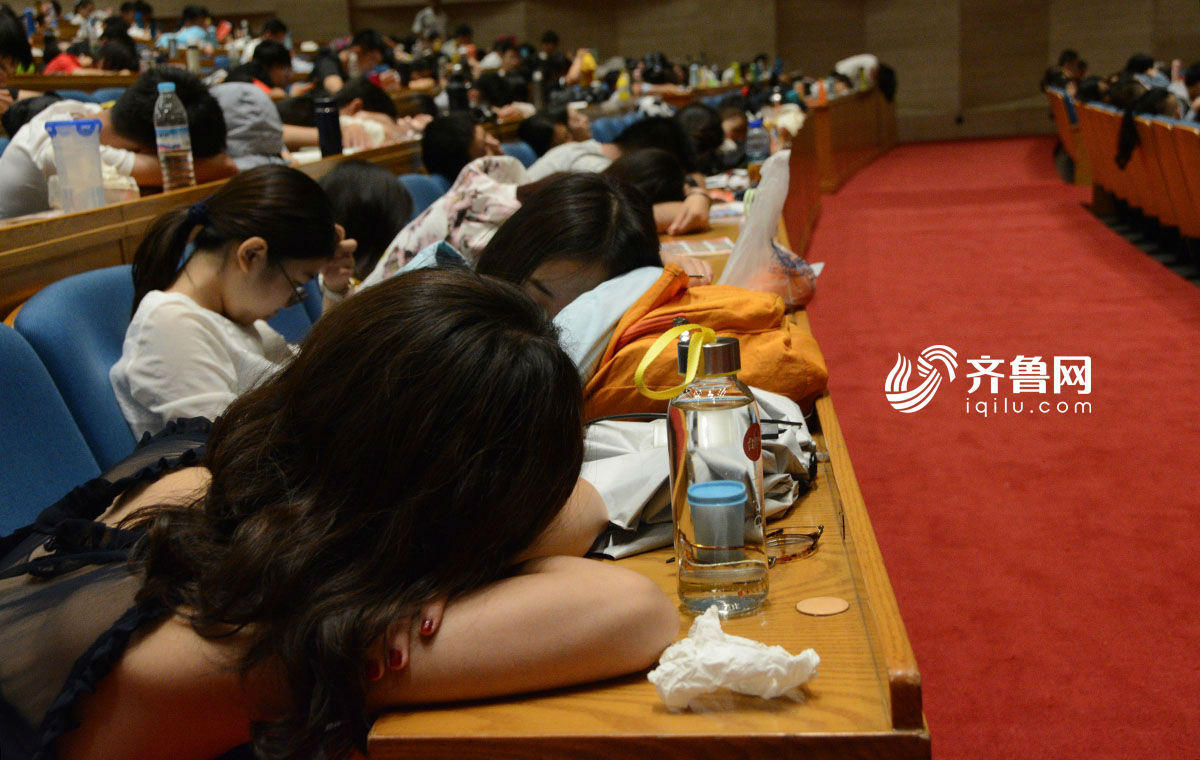 組圖：兩千考研生暑假一同上課 午休場面壯觀2