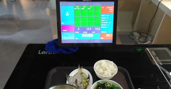 南航食堂現智能“黑科技” 吃飯可顯示營養成分和卡路里1