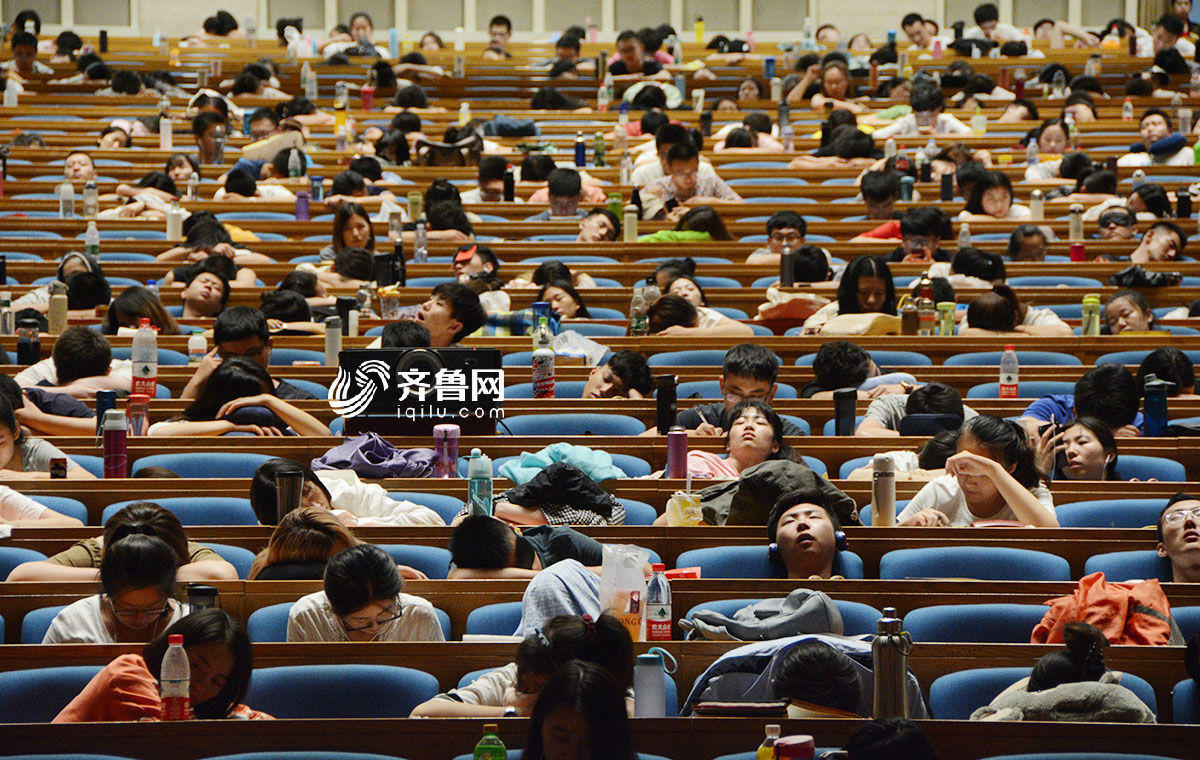 組圖：兩千考研生暑假一同上課 午休場面壯觀1