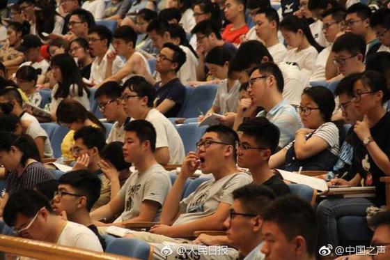壯觀：濟南2000考研族上巨無霸大課2