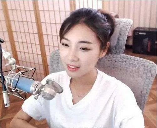 清華美女主播遭罵2