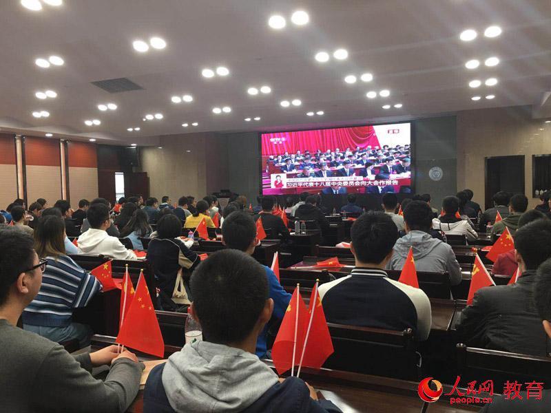 組圖：各地高校師生積極收看十九大開幕會直播1