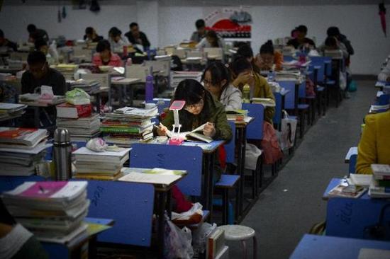 用人單位門檻提升，地方高校紛紛變身“考研學校”1