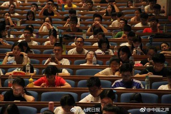 壯觀：濟南2000考研族上巨無霸大課6