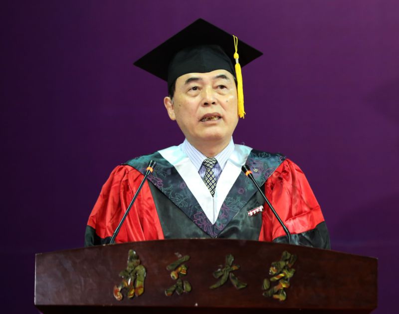 南大校長陳駿畢業致辭：嚼得菜根香 立志做大事1