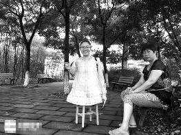 瀘州“凳子女孩”苦讀12年完成高考1