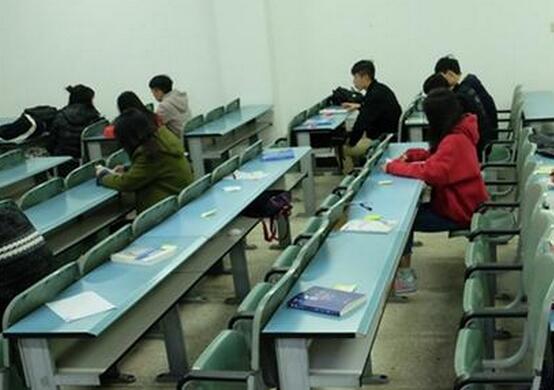 為考研占座 學長霸氣留紙條：占座就以身相許1