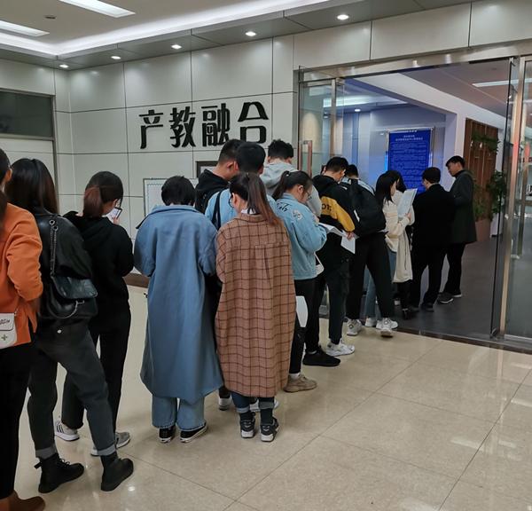 鄭州商學院2020年研究生報名現場確認工作順利結束1