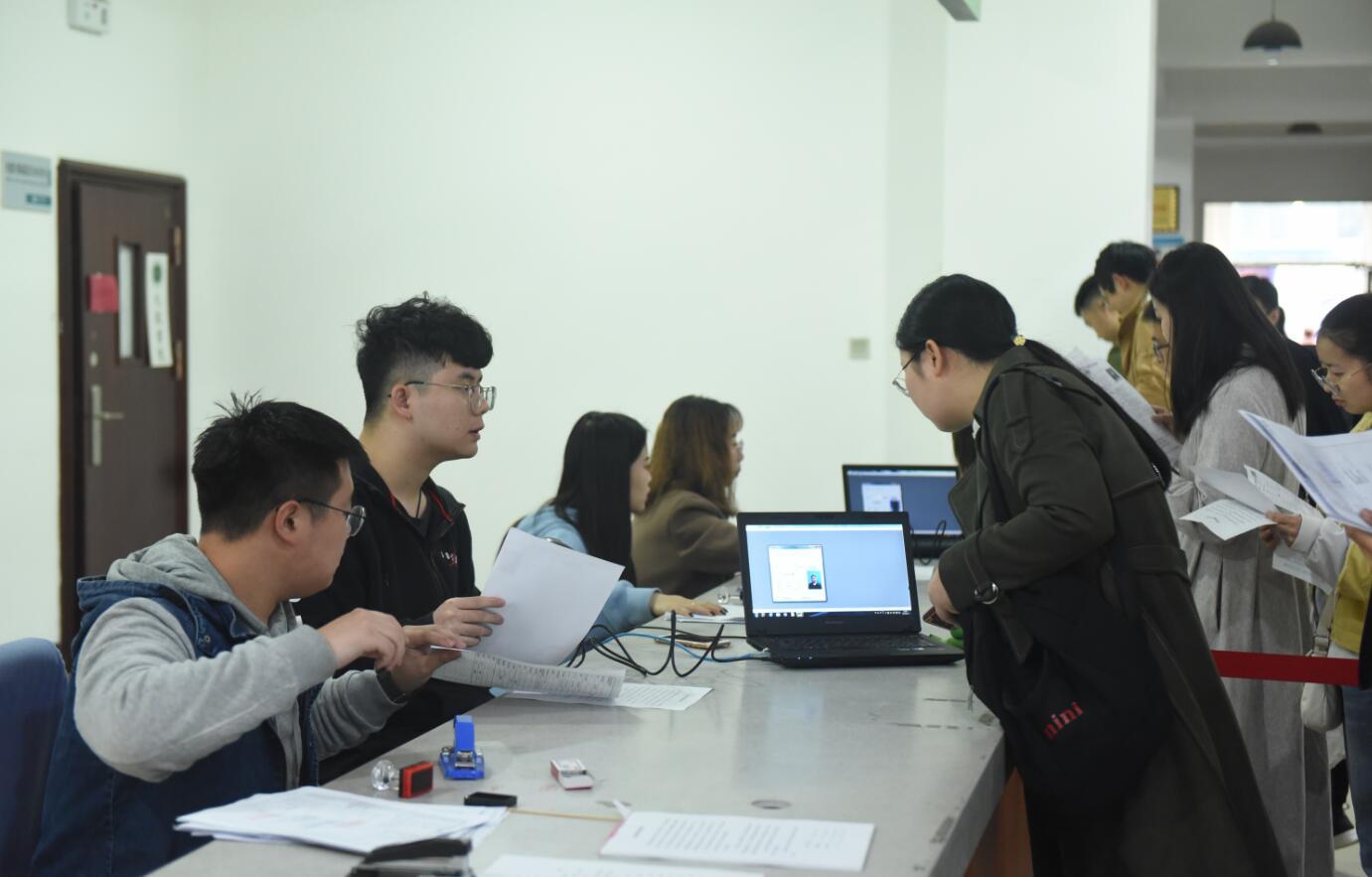 西京學院順利完成2020年研招考試報名現場確認工作，考生達3492名4