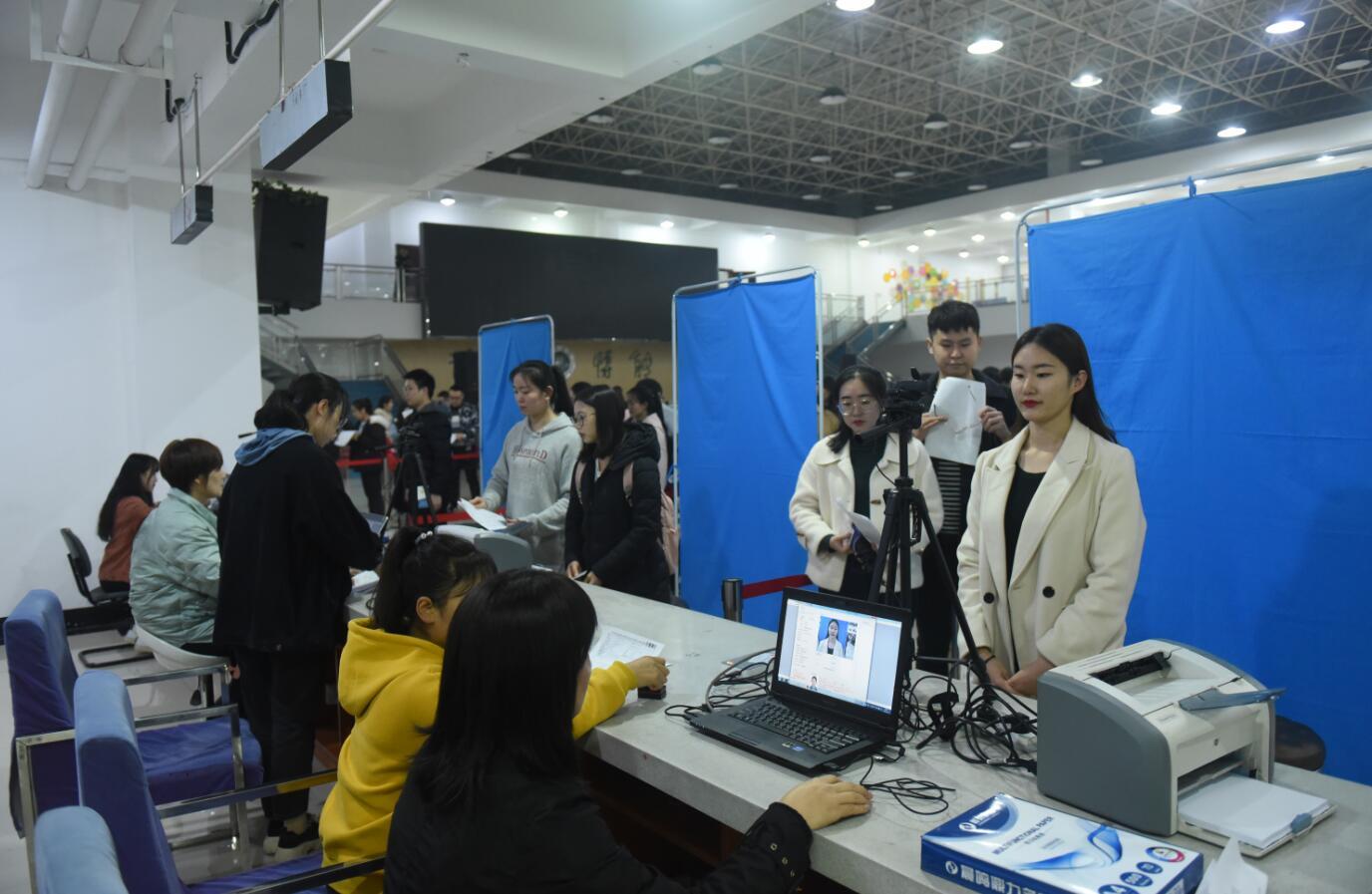西京學院順利完成2020年研招考試報名現場確認工作，考生達3492名3