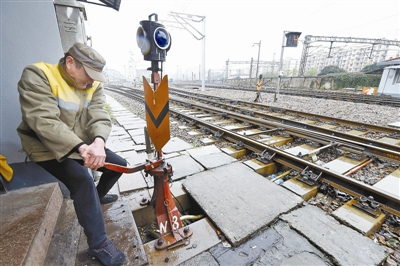 39年來，他扳道作業數十萬次，只為鐵路運輸安全！1