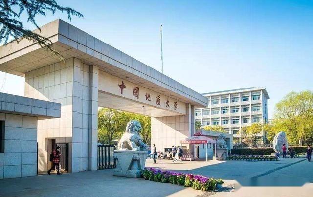 600分考生達最低投檔線未投檔，高校卻降分征集，家長大惑不解！4