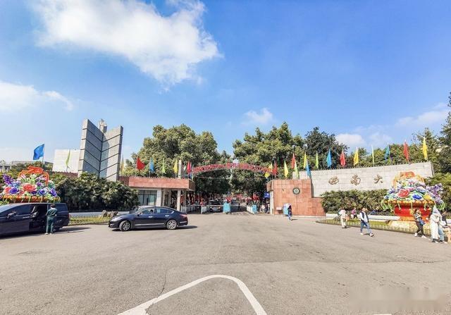 4所會“偽裝”的985高校，把冷門專業放提前批，很多同學被坑3